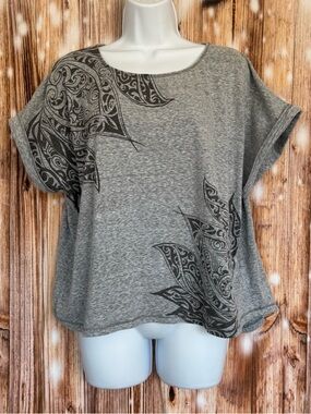 Te’ Verde designed in NYC Gray S/S Hi-Lo Tee